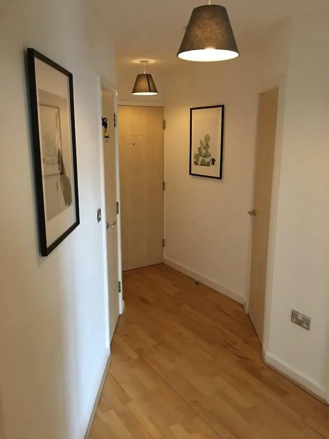 Stylish City Centre Apartment Cardiff 0*,